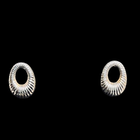 Lot of 6 Silver Tone Pierced Earrings (4834) - Picture 3 of 9